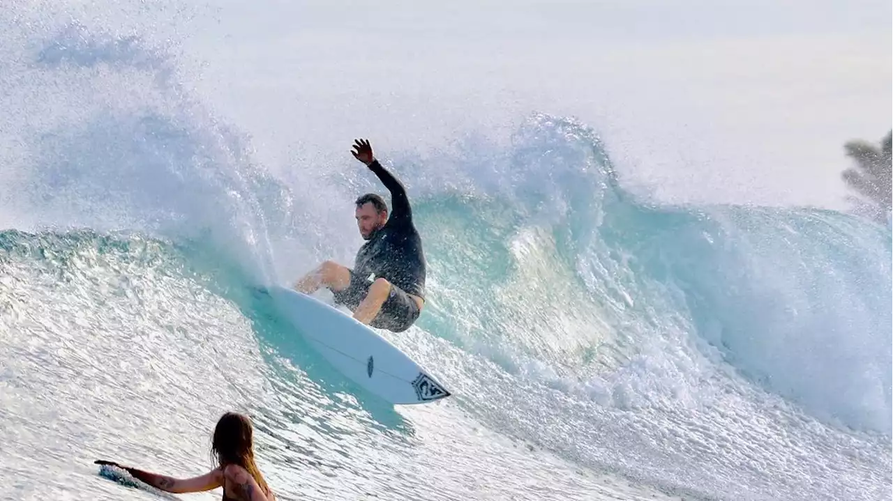 Le sauvetage miraculeux de ces surfeurs australiens après deux nuits à la dérive