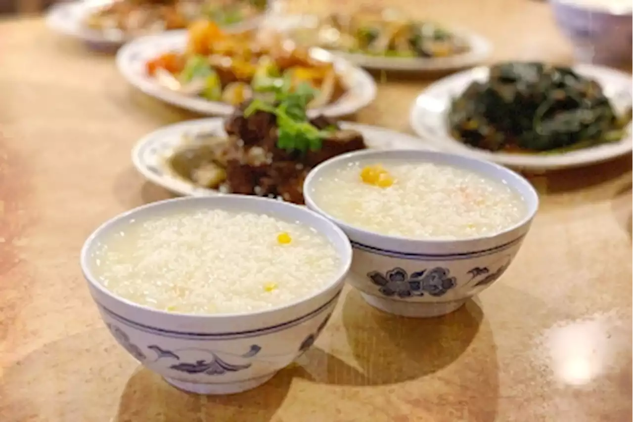 Enjoy refillable bowls of hearty sweet potato porridge with classic Chinese dishes at JB’s Goh Zha Lang