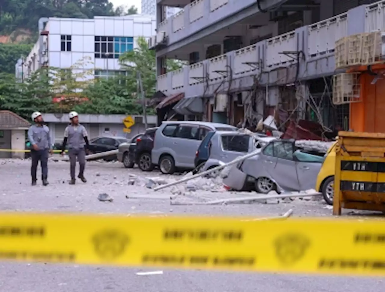 Fire and Rescue Dept: Roof structure of five-storey building in KL collapses, several vehicles damaged