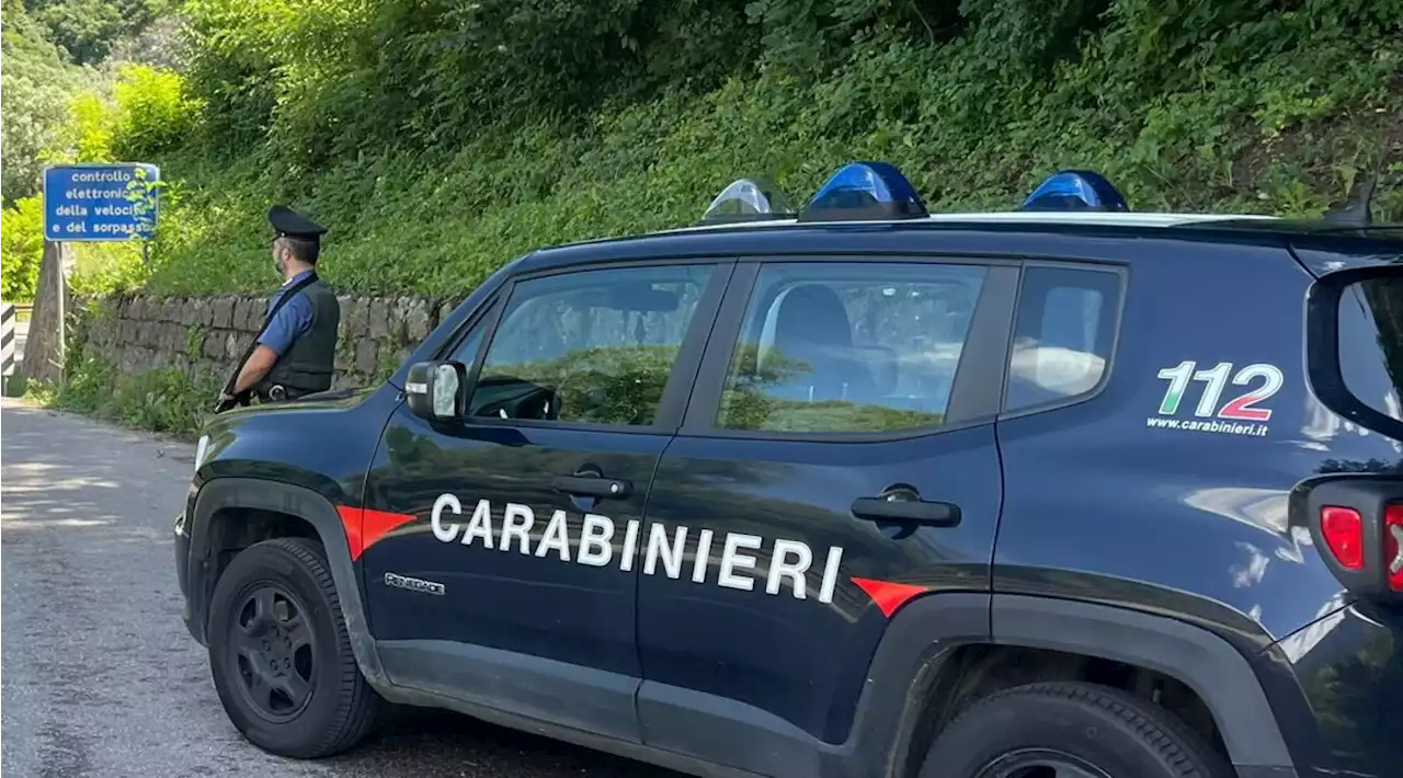 Cuneo, uccide il padre e un amico e fugge: continuano le ricerche