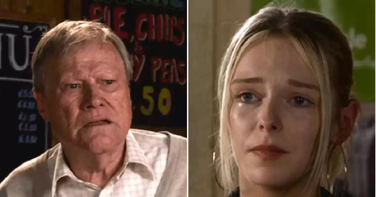 Roy's perfect reaction after Lauren makes sudden sexual advance in Corrie