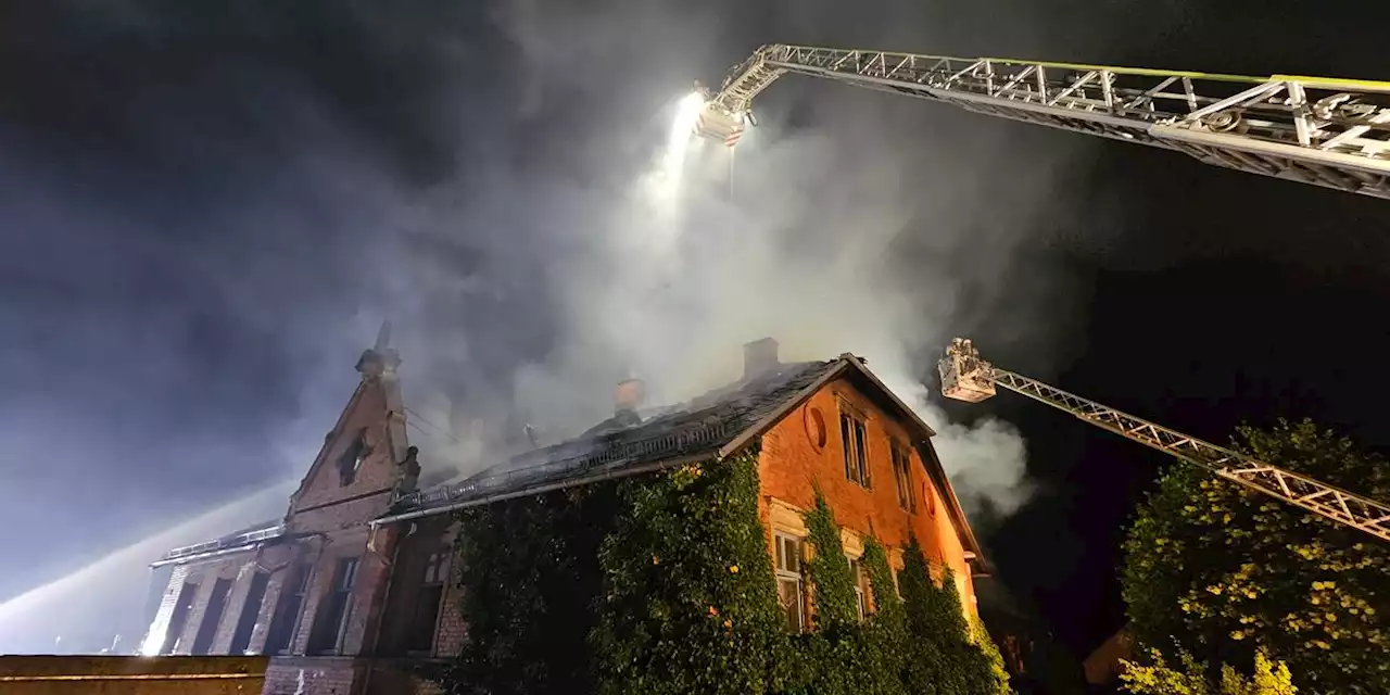 Vier Verletzte und Millionenschaden: Beliebte Traditionsgaststätte in Franken brennt komplett aus