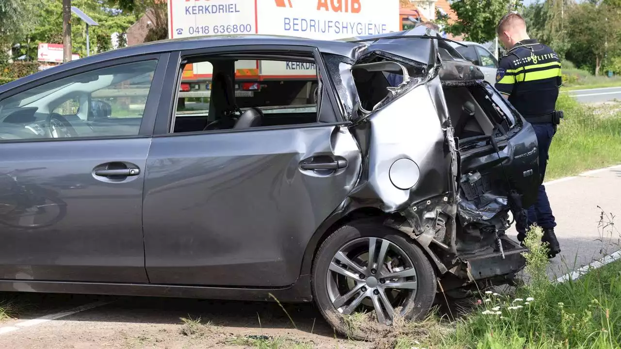 112-nieuws: vrachtwagen botst achterop auto • fietsster gewond na botsing