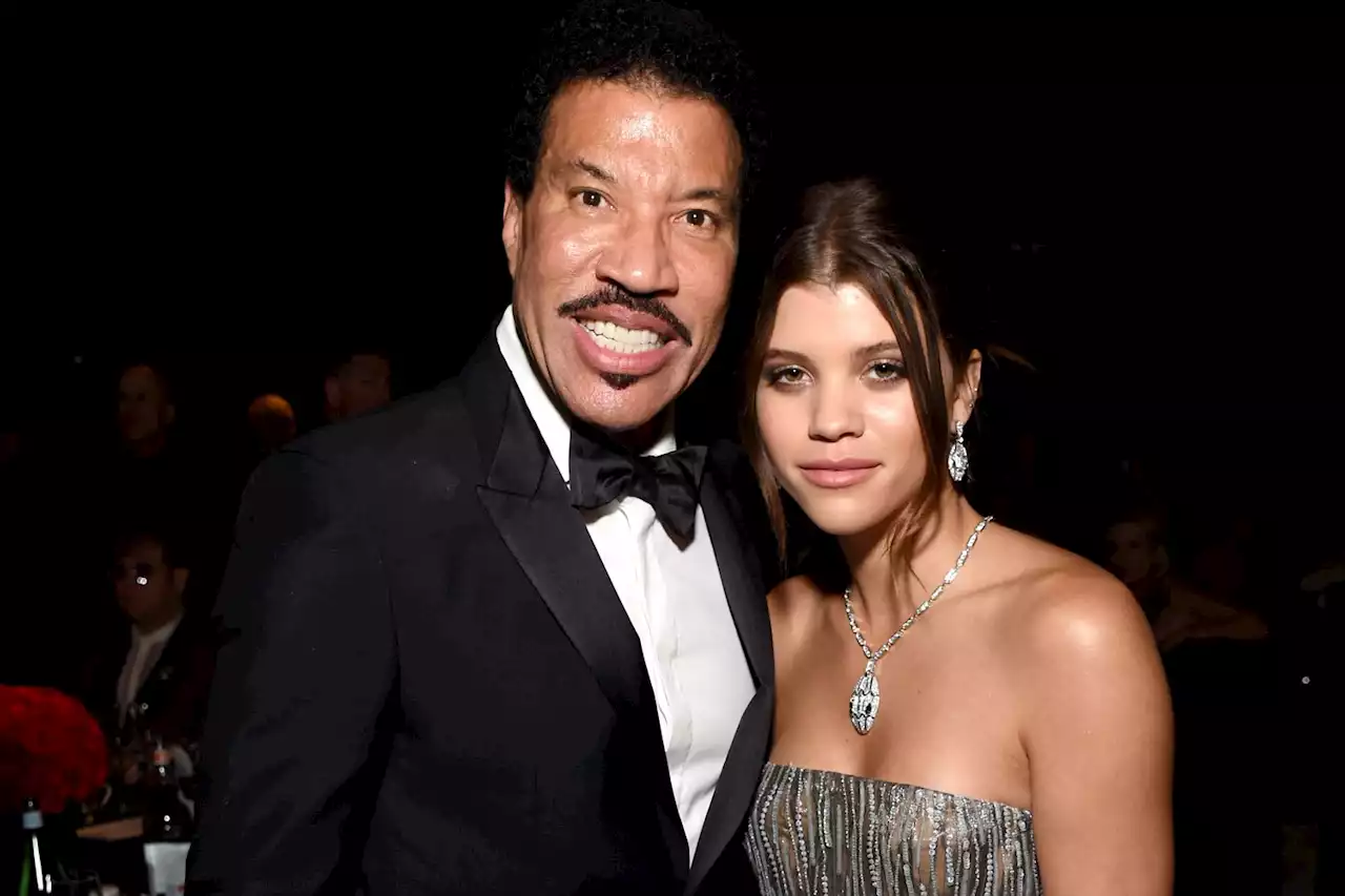 Sofia Richie Praises 'Role Model' Dad Lionel Richie for Teaching Her How to Handle Fame with 'Such Grace'