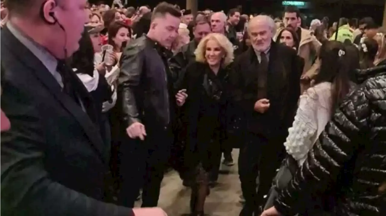 Video: Luis Miguel bajó del escenario y saludó a Mirtha Legrand