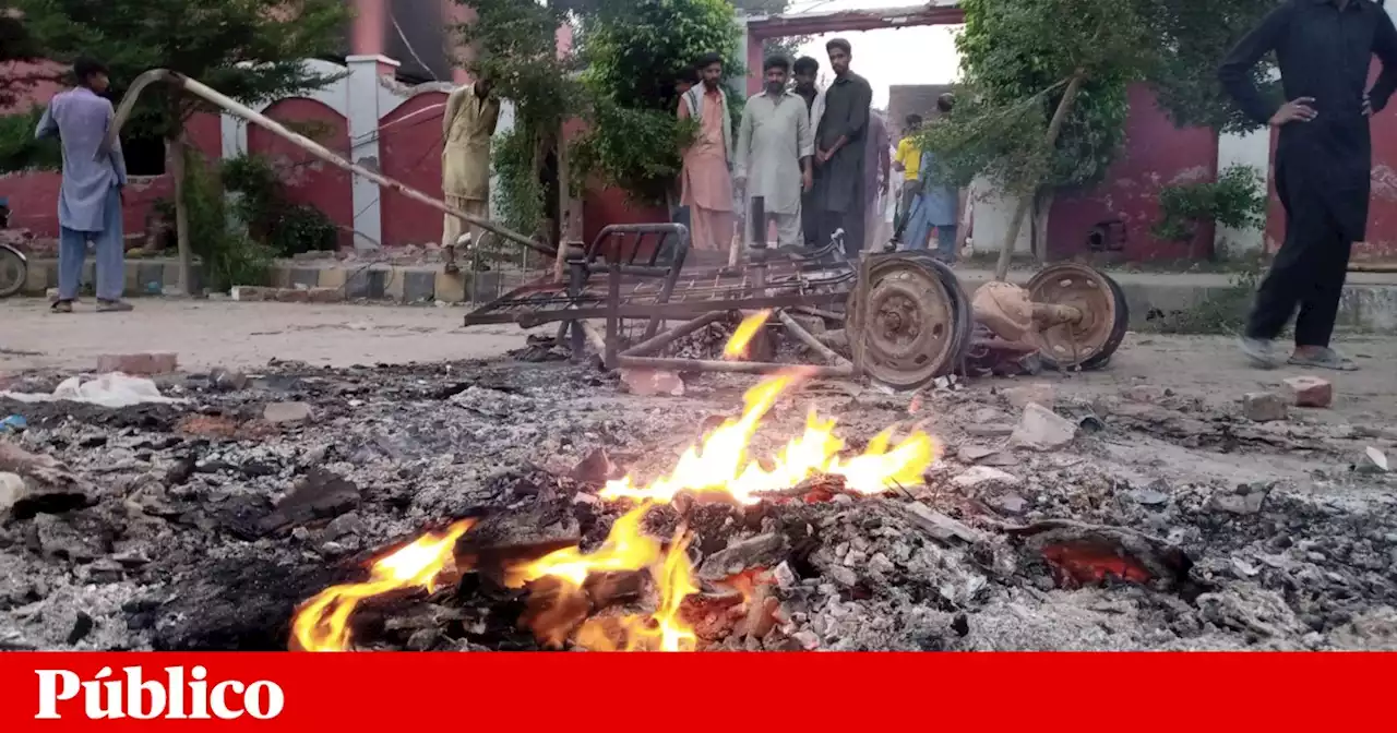 Alegada blasfémia de jovem cristão leva à queima de igrejas no Paquistão