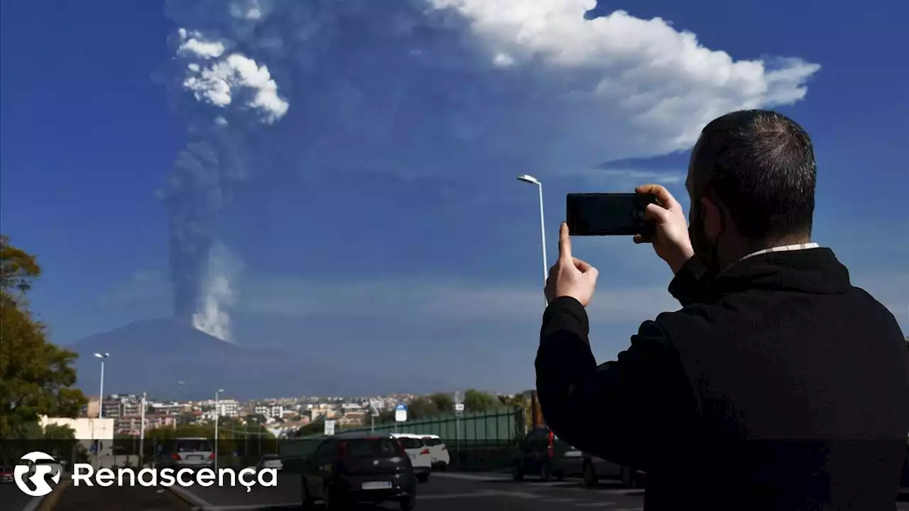 Itália eleva vulcão Etna para estado de pré-alerta após erupção no domingo