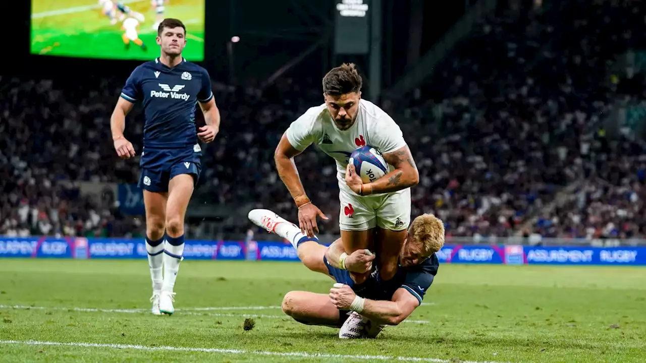 EN DIRECT - XV de France: Ntamack présent sur le bord du terrain malgré sa blessure