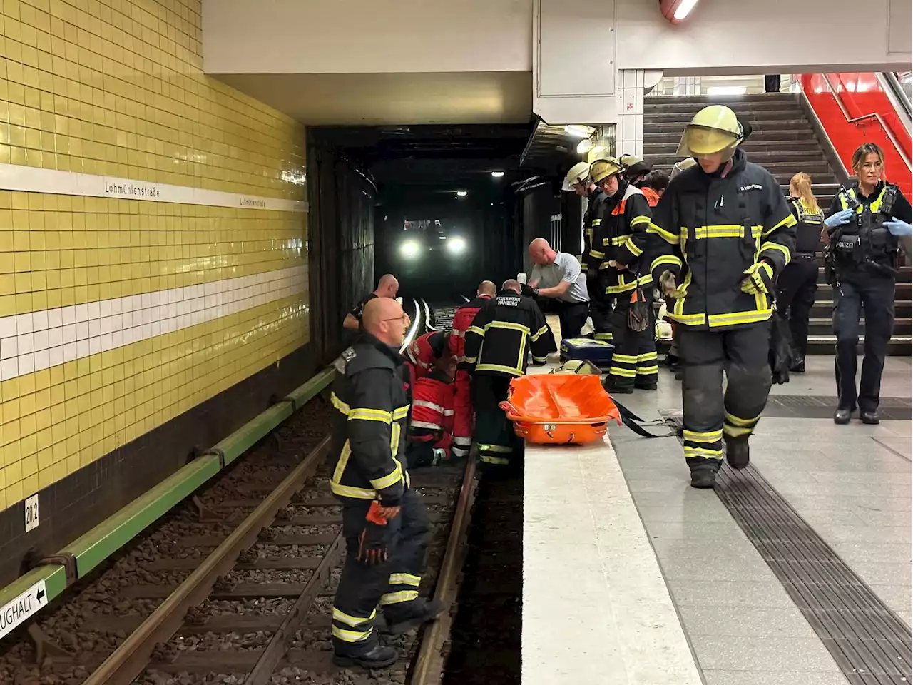 Mann fällt in Hamburg ins Gleis und wird gerettet