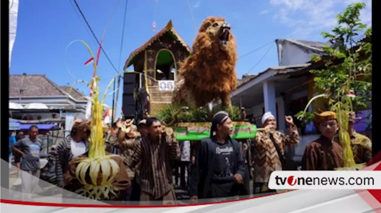 Aneka Jolen Berbentuk Singa dan Naga Ramaikan Pawai Karnaval Kemerdekaan di Desa Jambekumbu Lumajang