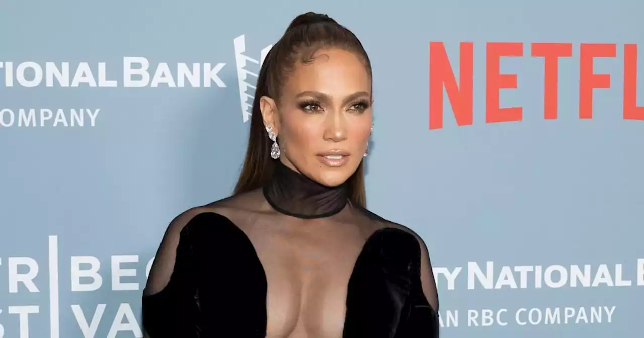 Jennifer Lopez et son sosie : incroyable ressemblance avec la chanteuse, cette internaute reproduit ses plus beaux looks beauté