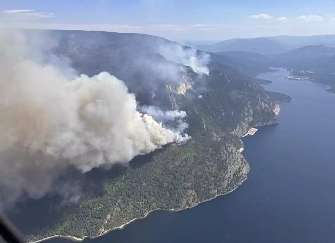 Thousands of residents around West Kelowna, B.C., on evacuation alert as fire flares