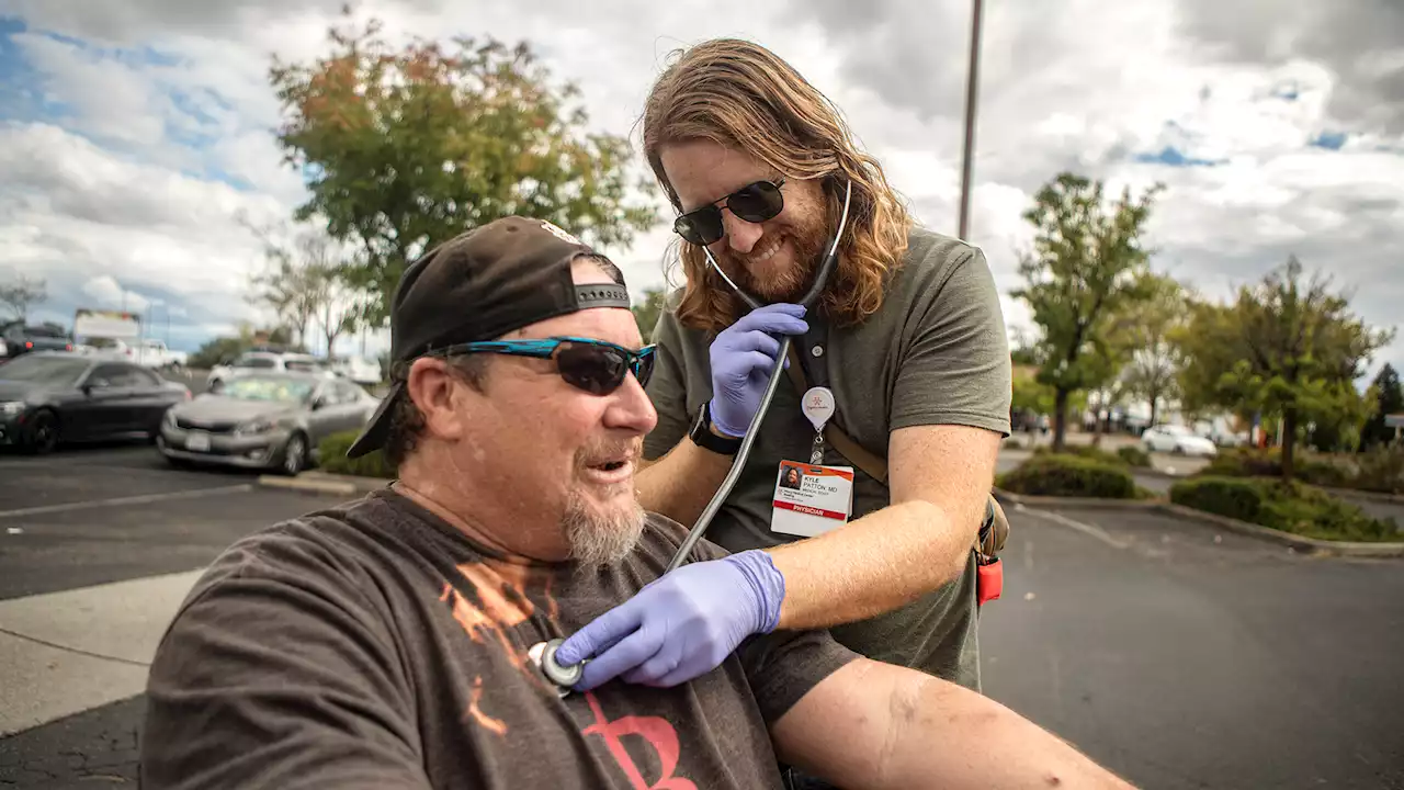 'Go to the people': Street medicine teams bring health care to the unhoused