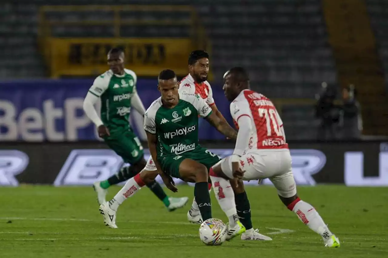 La pelea entre jugadores de Santa Fe y el Cali continuó rumbo a los camerinos: véalo acá