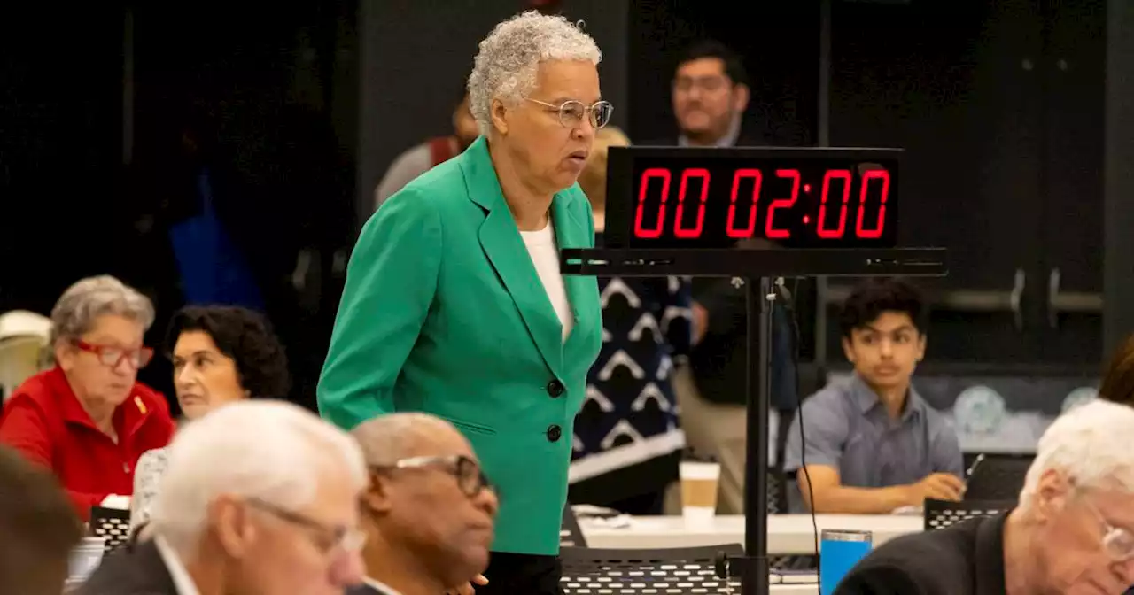 Cook County Democrats go against incumbent for court clerk