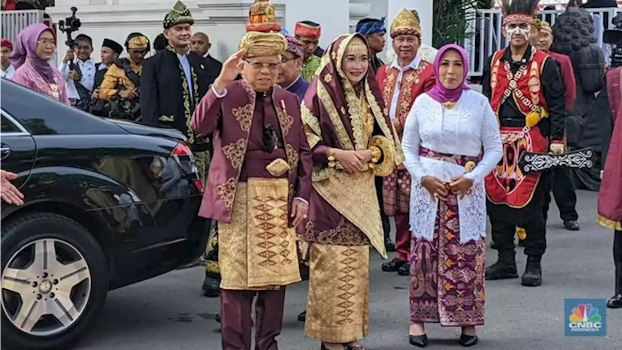 Wapres Ma'ruf Amin Pakai Adat Padang di Upacara 17 Agustus