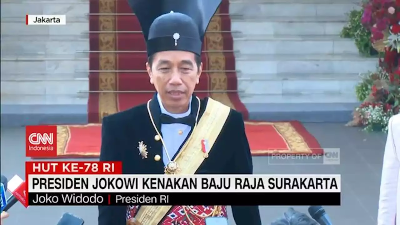 VIDEO: Presiden Jokowi Kenakan Baju Raja Surakarta