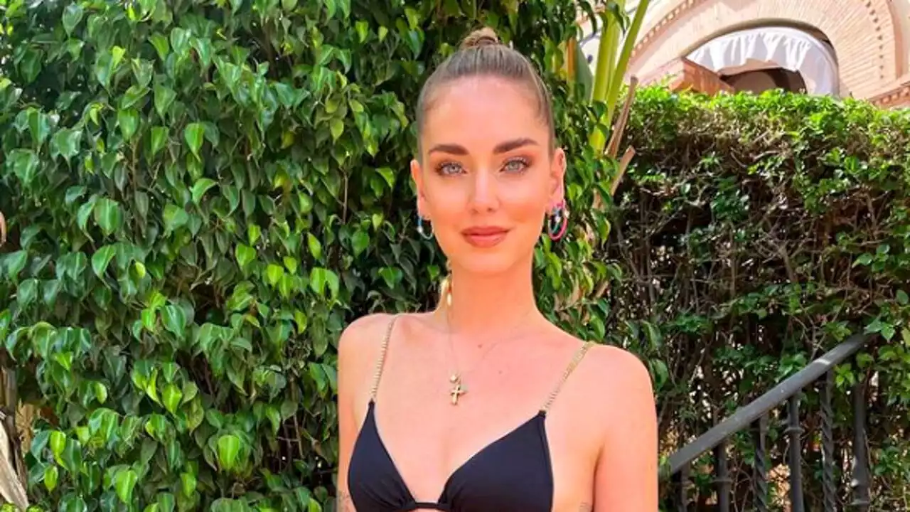 Chiara Ferragni, la vacanza a Ibiza con bodyguard e tata al seguito scatena la polemica