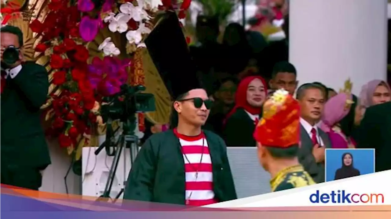 Ricky, Tukang Ledeng Berbaju Madura yang Dapat Hadiah Sepeda dari Jokowi