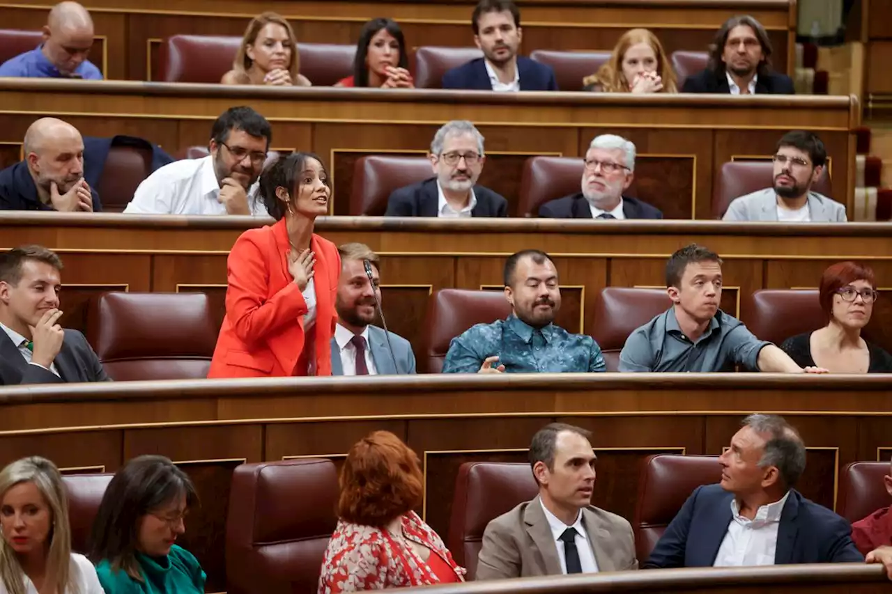 Lo que no se vio durante la votación de la Mesa del Congreso: cortes de pelo, llamadas de Abascal entre pasillos y cuchicheos