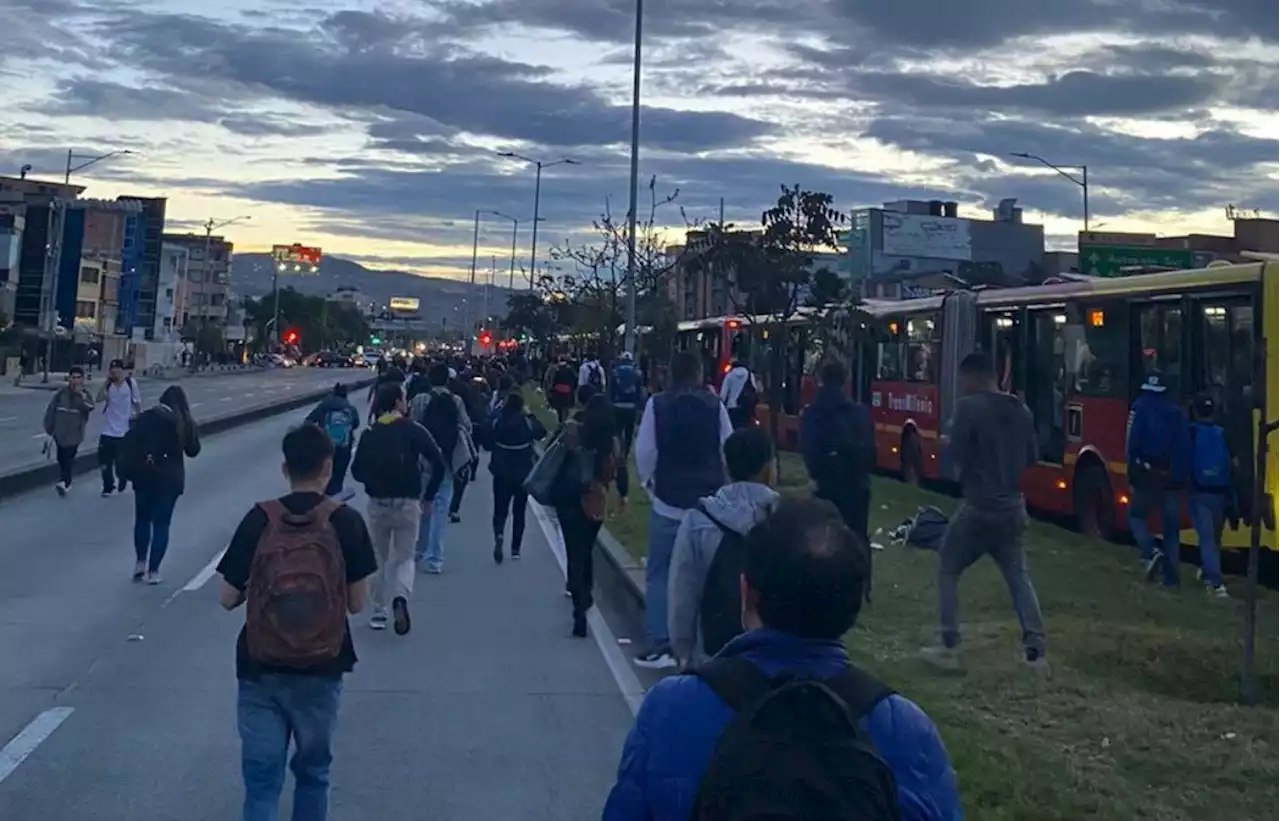 Fotos y videos del monumental trancón de Transmilenio por una falla en los semáforos