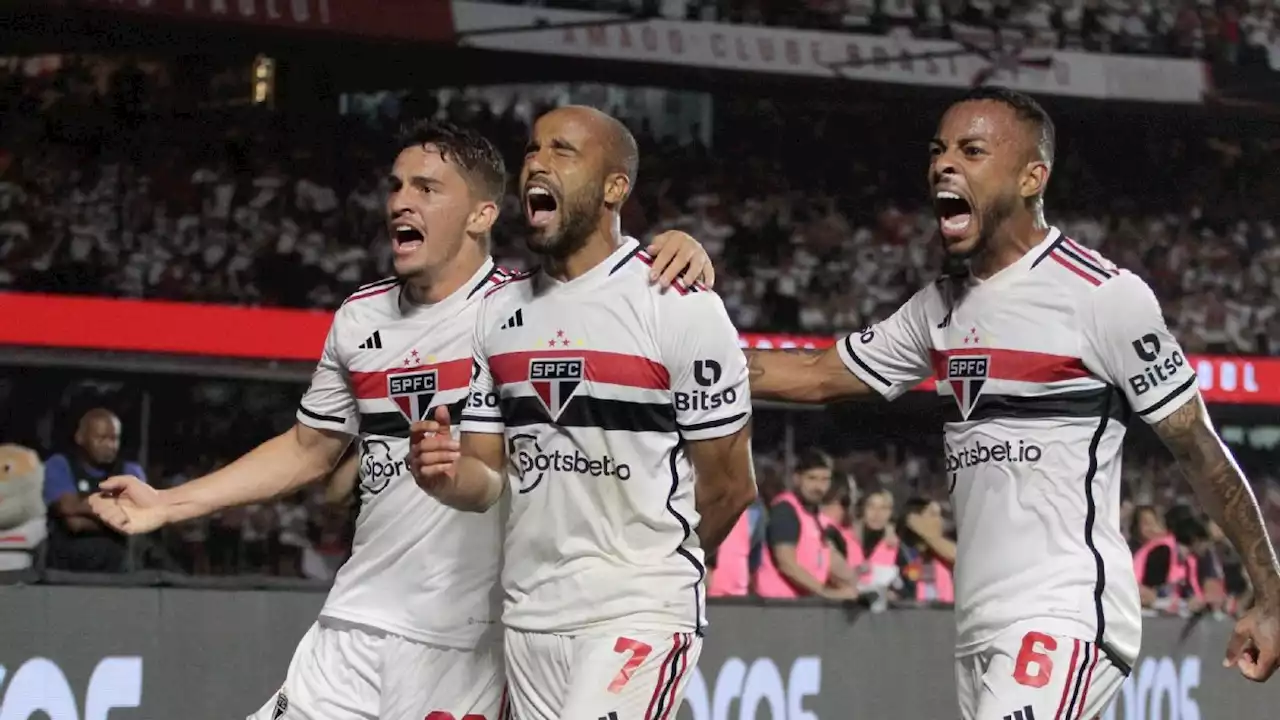 São Paulo faz 1º tempo perfeito, vence Corinthians com show de Lucas e vai à final da Copa do Brasil