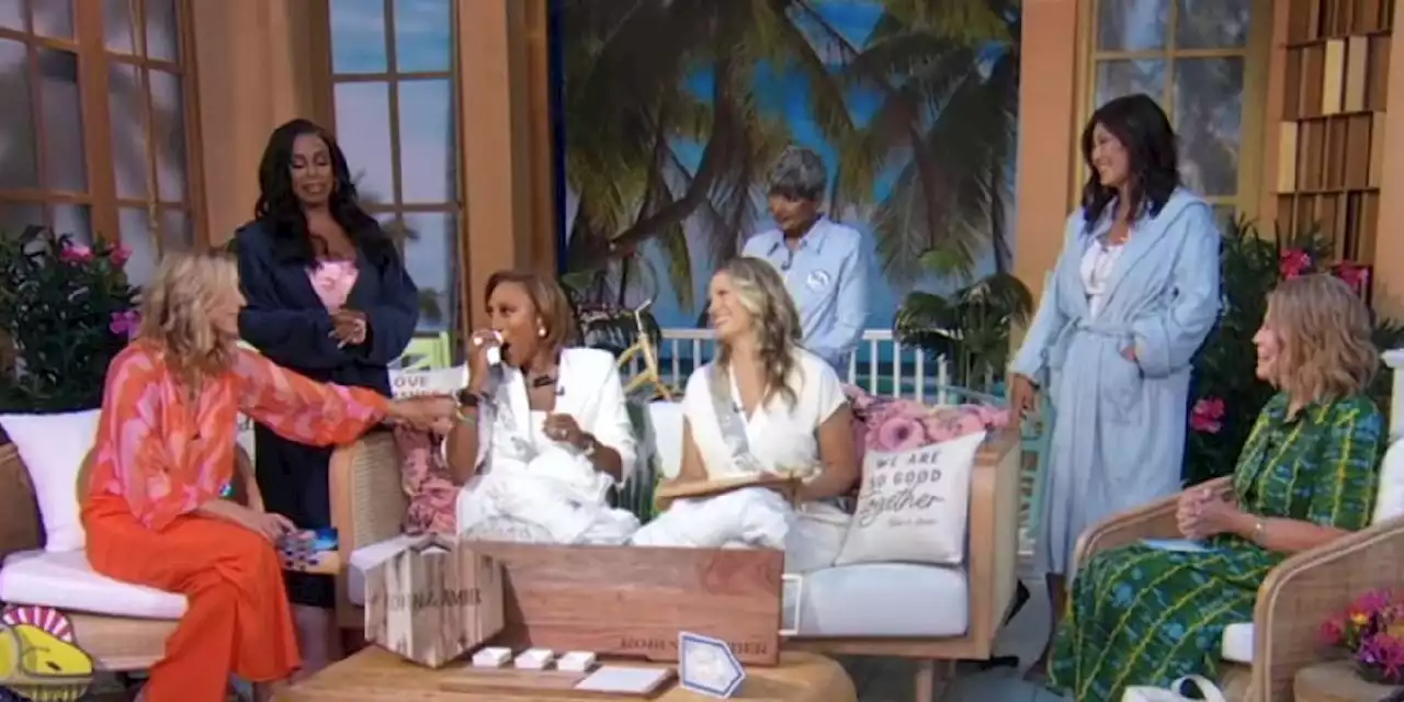 Robin Roberts cries over gift from late mother during 'GMA' bachelorette party