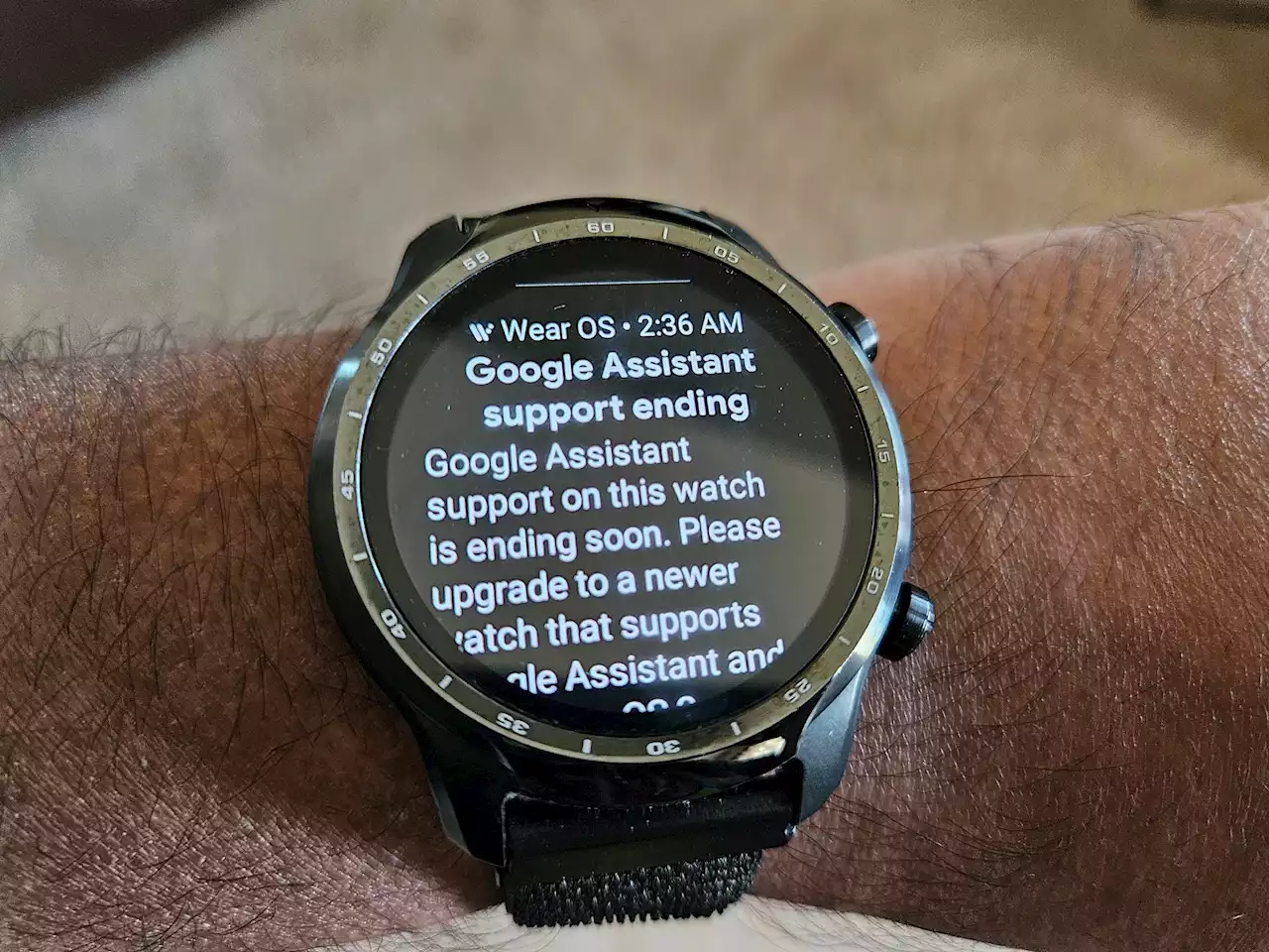 Äldre Wear OS-klockor blir av med Google Assistant. Wear OS 3 snart krav för assistenten.