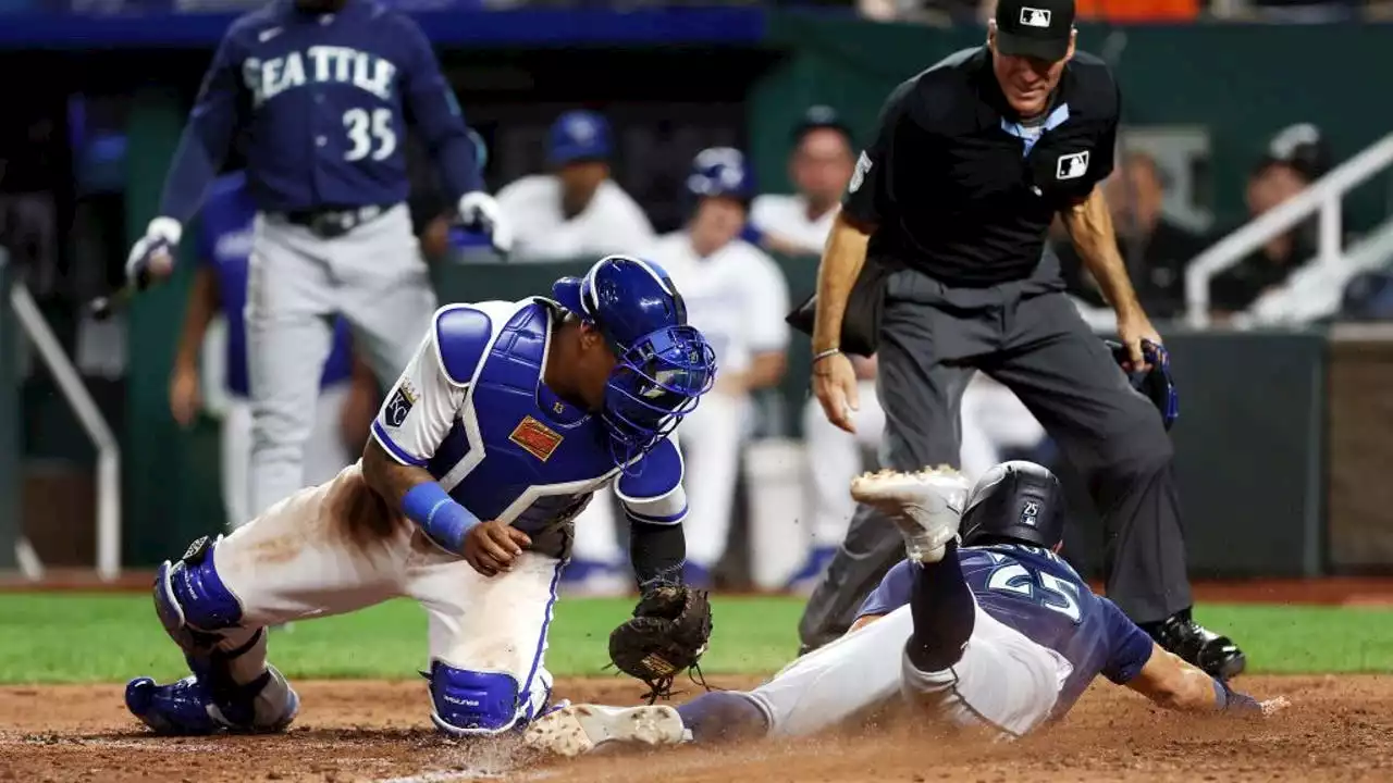 Teoscar Hernandez hits sacrifice fly in the eighth to break a tie, Mariners edge Royals 6-5