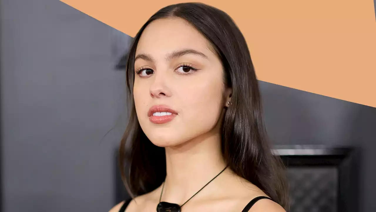 Olivia Rodrigo confirms: red is the trendiest colour of the season