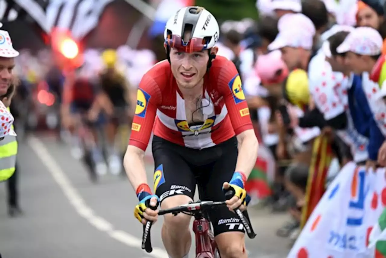 Mattias Skjelmose slaat op briljante wijze dubbelslag en volgt Remco Evenepoel op in de Ronde van Denemarken