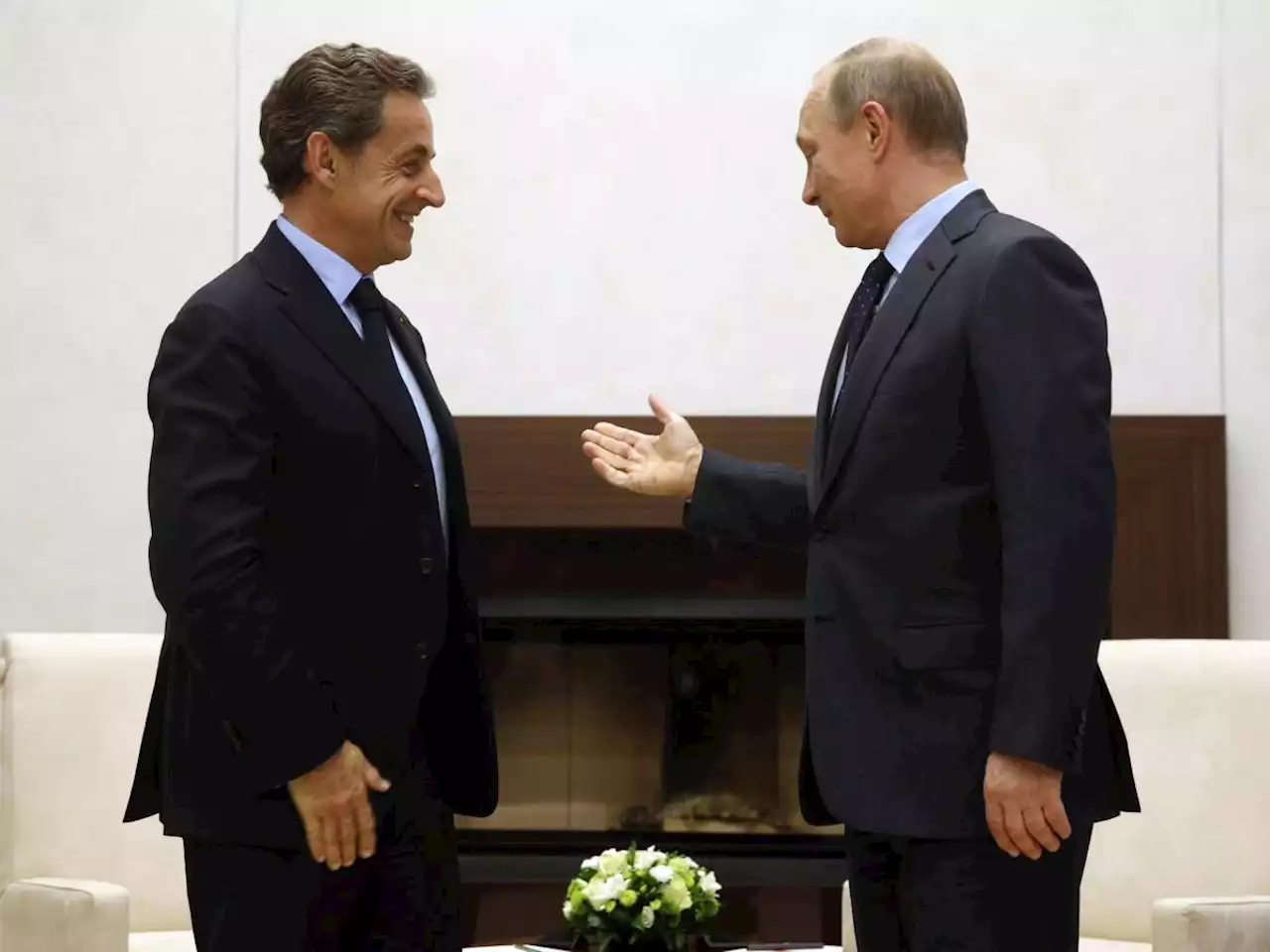 'Abbiamo bisogno di loro': le parole di Sarkozy sulla Russia fanno discutere