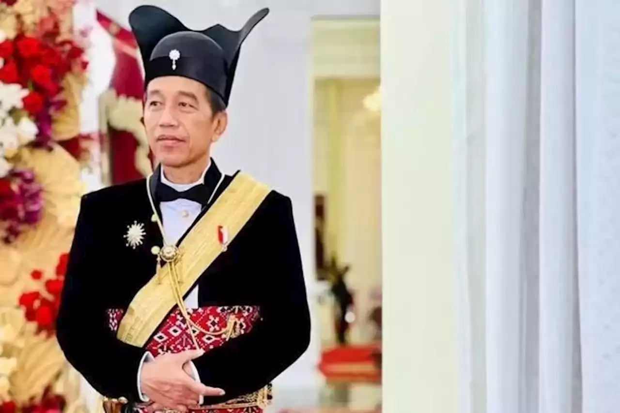 Filosofi yang Mendalam dari Baju Adat Ageman Songkok Singkepan yang Dikenakan Presiden Jokowi