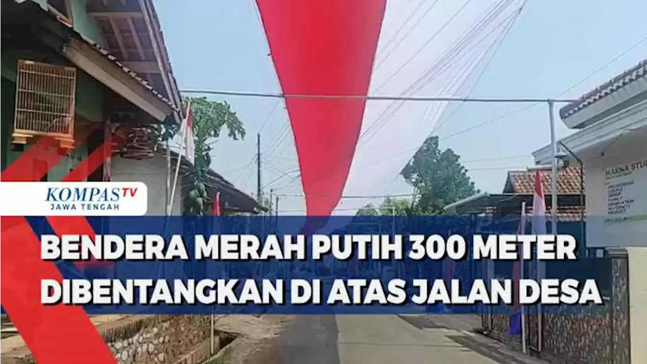 Bendera Merah Putih 300 Meter Dibentangkan Di Atas Jalan Desa