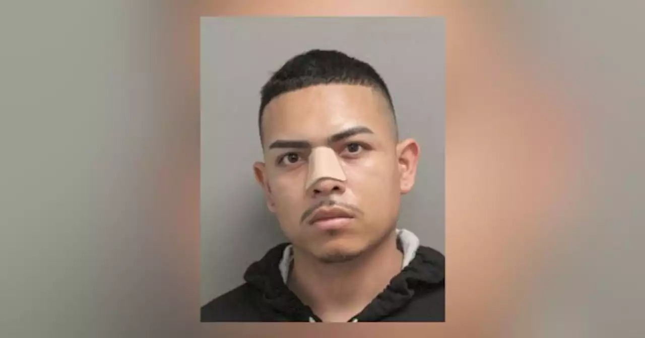 Harris County jailer attacked by inmate arrested for allegedly threatening woman with gun