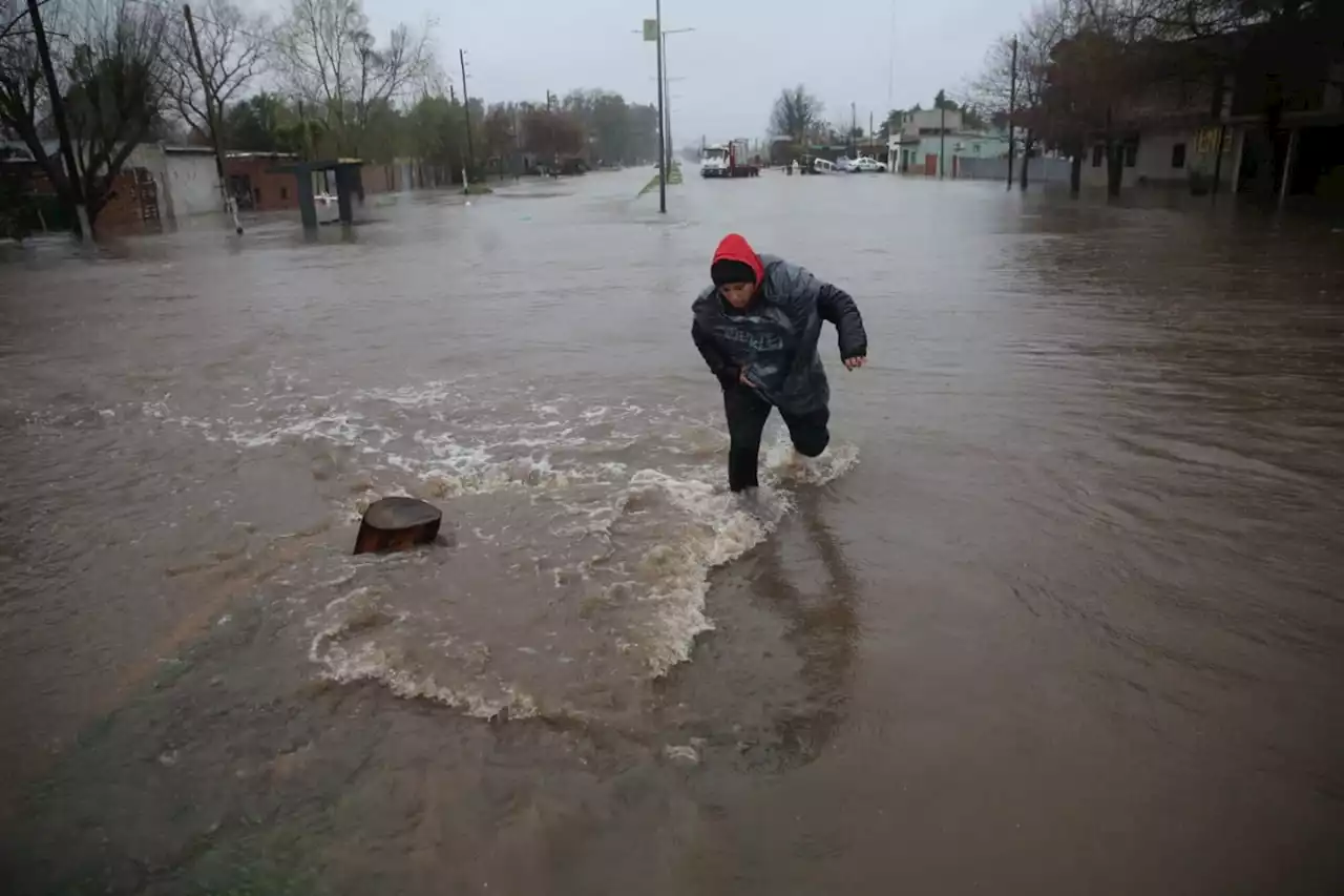 Al menos 1300 familias evacuadas: la Provincia declaró “alerta extrema” por el temporal en el área metropolitana