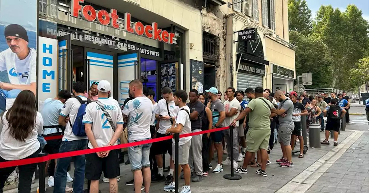 À Marseille, des files d’attente pour acheter en avant-première la Nike TN aux couleurs de la ville