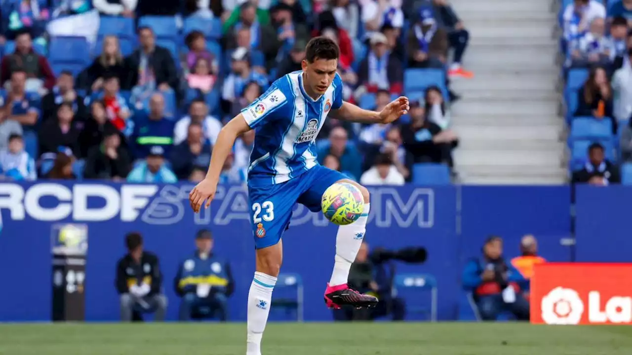 César Montes le declara la guerra al Espanyol de Barcelona y el futuro del mexicano peligra