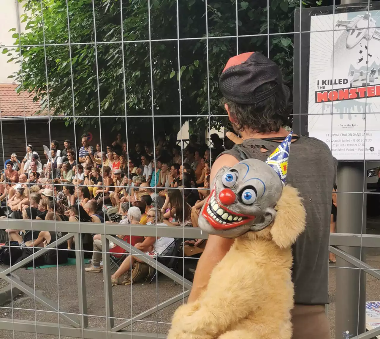 Festival d'Aurillac. Chris Cadillac présente son spectacle de 'merde'