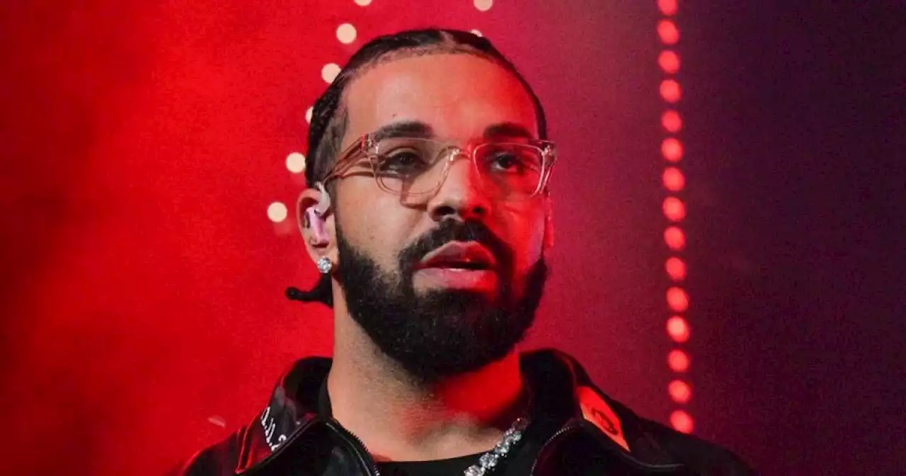 Drake hands fans $30k Birkin bags at his California show