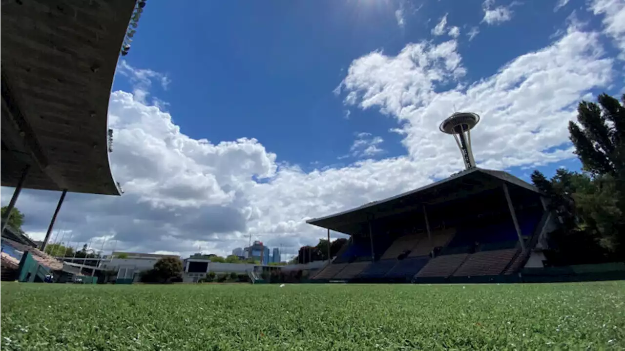 City advice to landmarks board for Memorial Stadium is a real head-scratcher