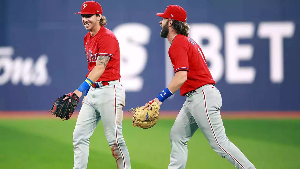 Harper homers twice, Phillies bounce back against top arm