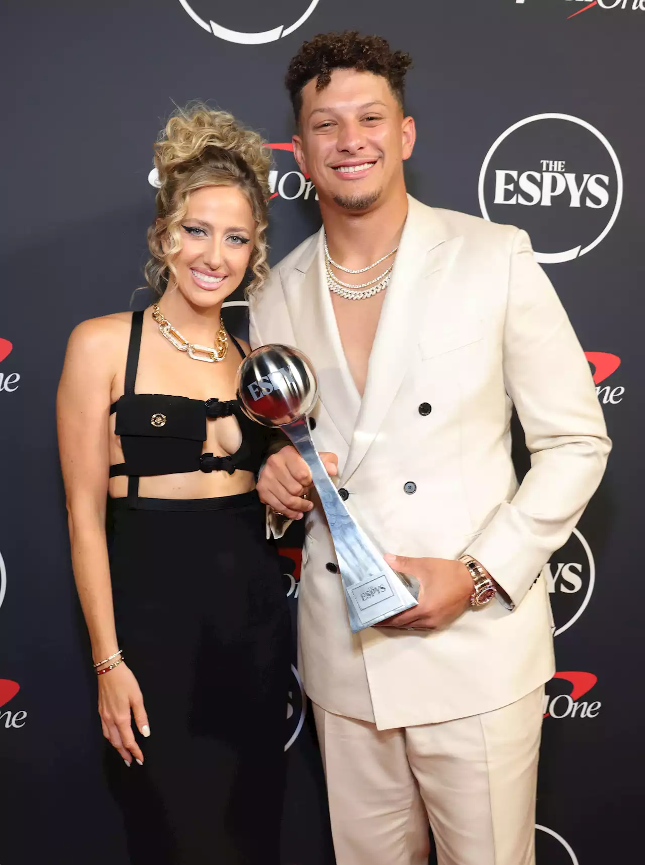 Red Lobster offers Patrick Mahomes, wife Brittany deal after menu furor