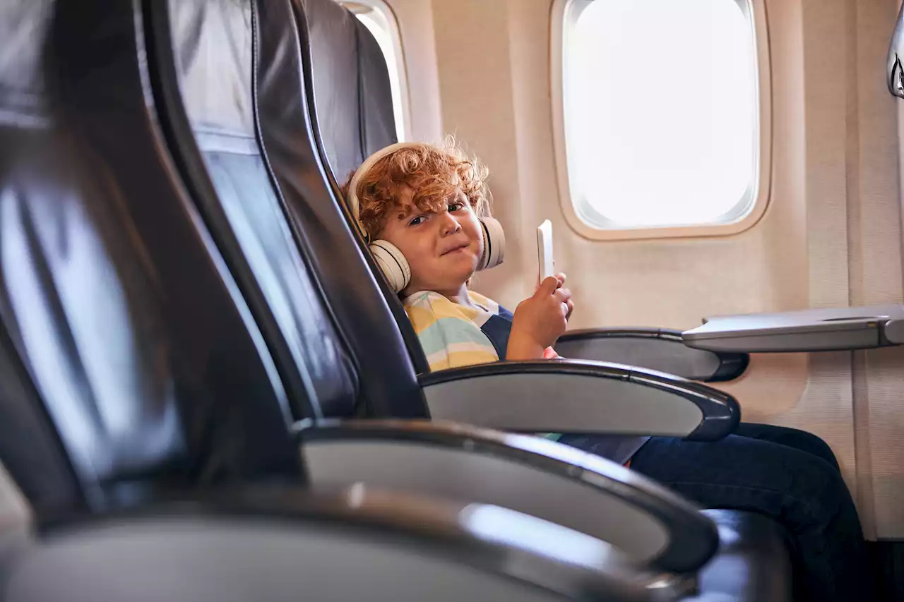 Woman refusing to swap plane seats so child can sit with his parents backed