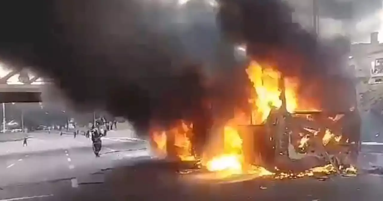 Revelan causas de incendio de bus lleno de pasajeros que se incendió repentinamente en autopista