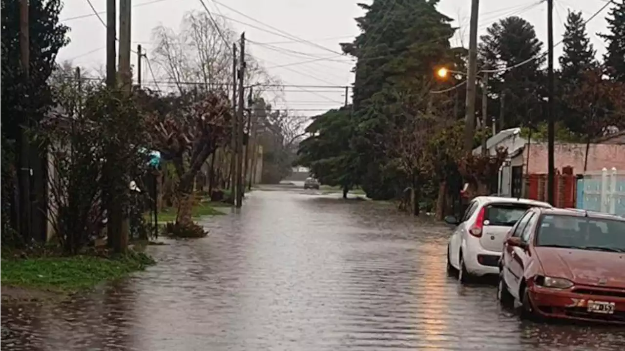 Por el temporal, inundaciones en La Plata y suspenden vuelos en Ezeiza y Aeroparque