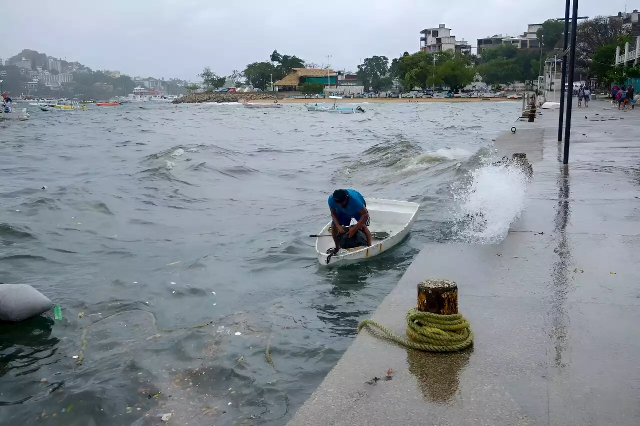 Hurricane heads towards Mexico's Baja California