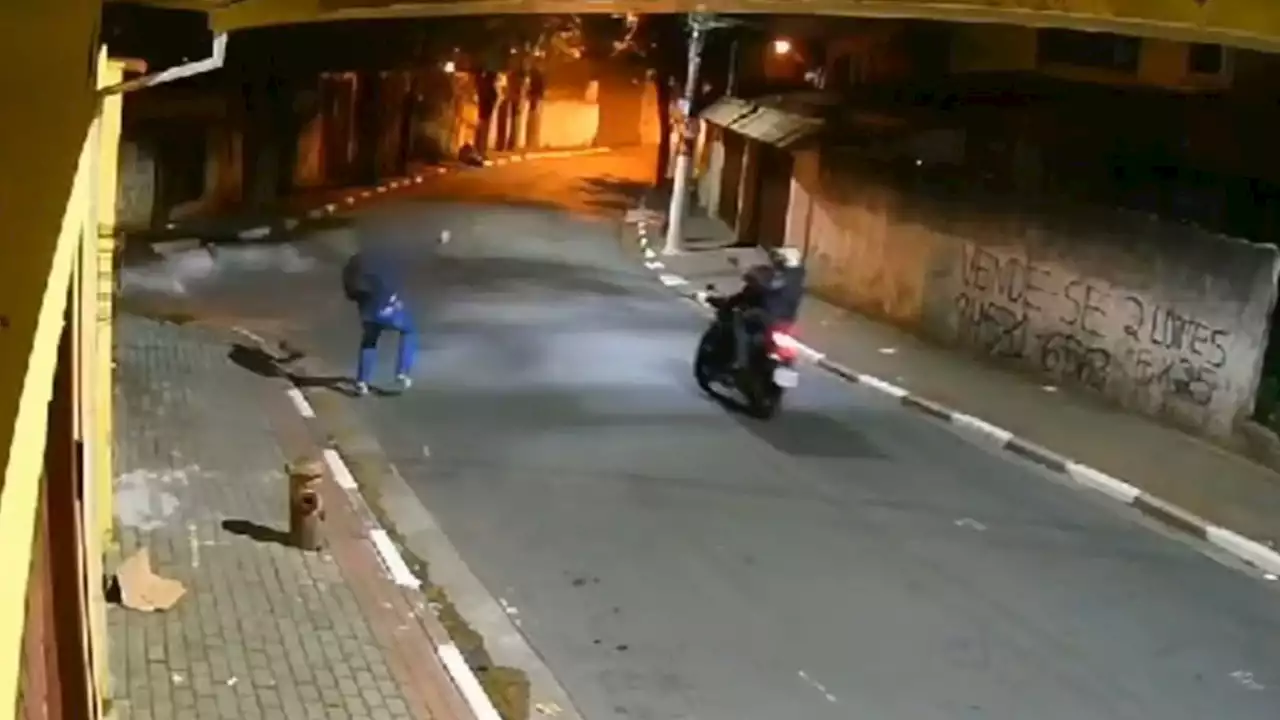 VÍDEO: Bandidos atiram 4 vezes contra trabalhador em tentativa de assalto