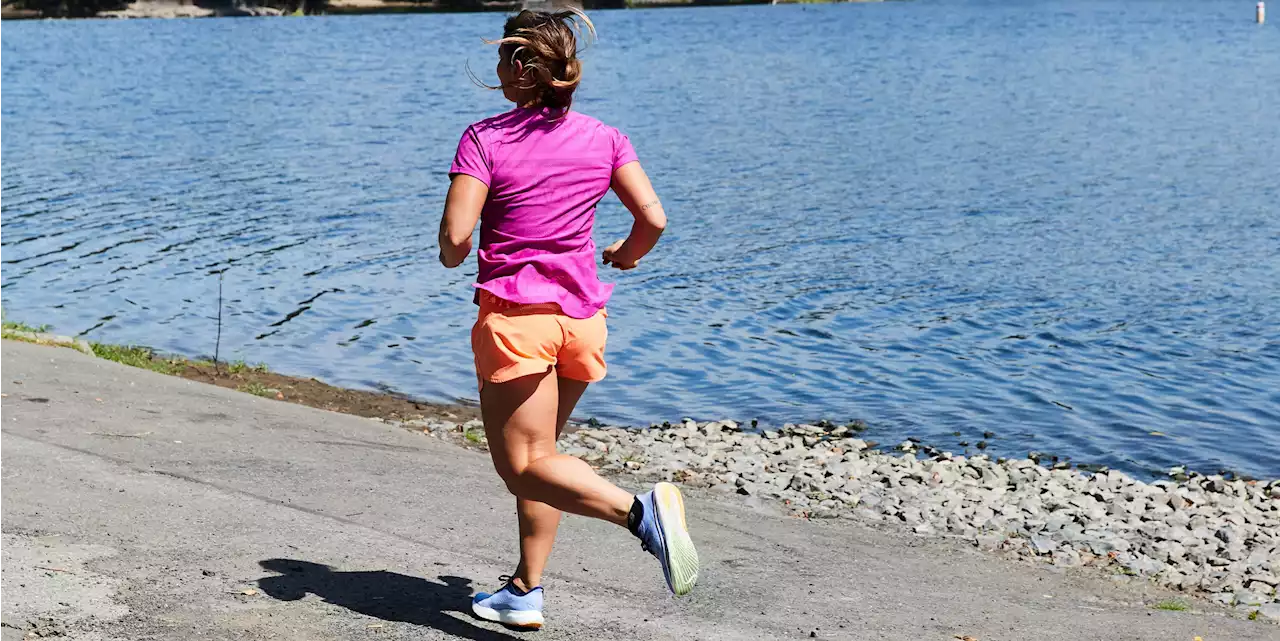 Pay Attention to These Symptoms of a Weak Pelvic Floor for Better, Pain-Free Runs