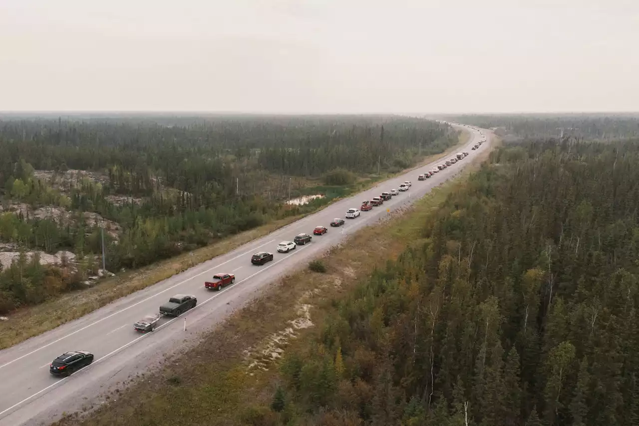 Canada wildfires: Crews battle to stop blaze as Yellowknife evacuates